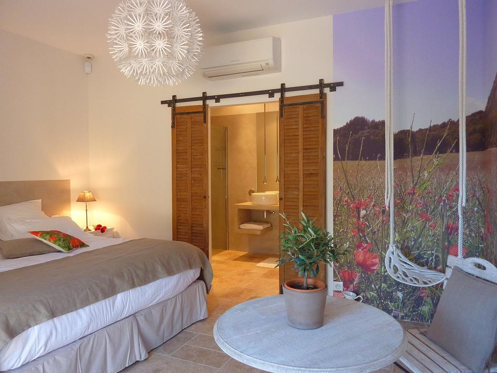 Bed and Breakfast Les Mazets Du Luberon Puget Номер фото