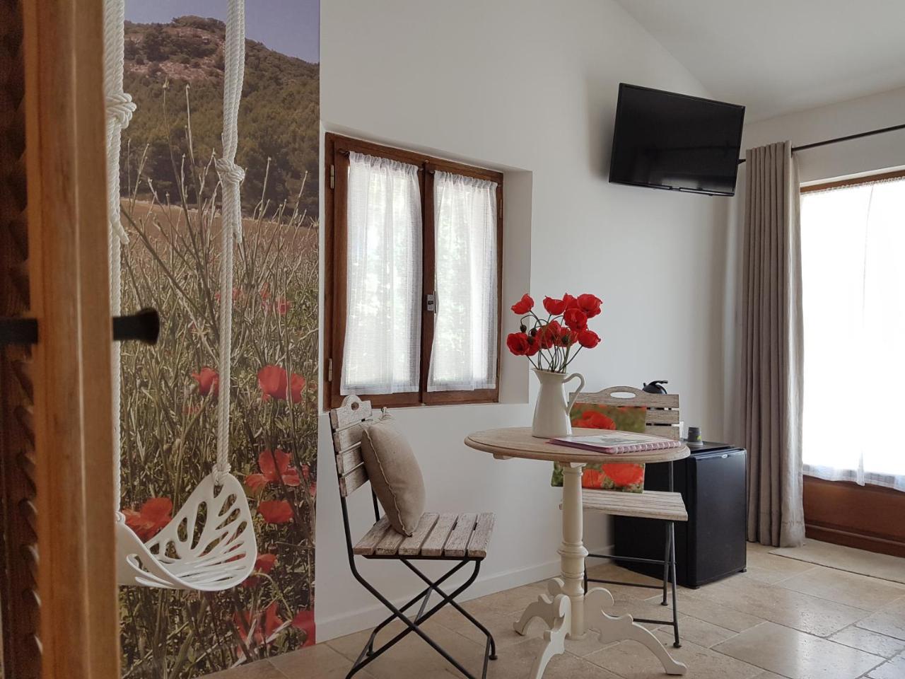 Bed and Breakfast Les Mazets Du Luberon Puget Экстерьер фото